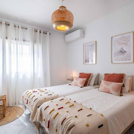 Flat With Ac, Wifi, Netflix, Balcony - 3 Min From The Beach Apartment Armacao de Pera Luaran gambar