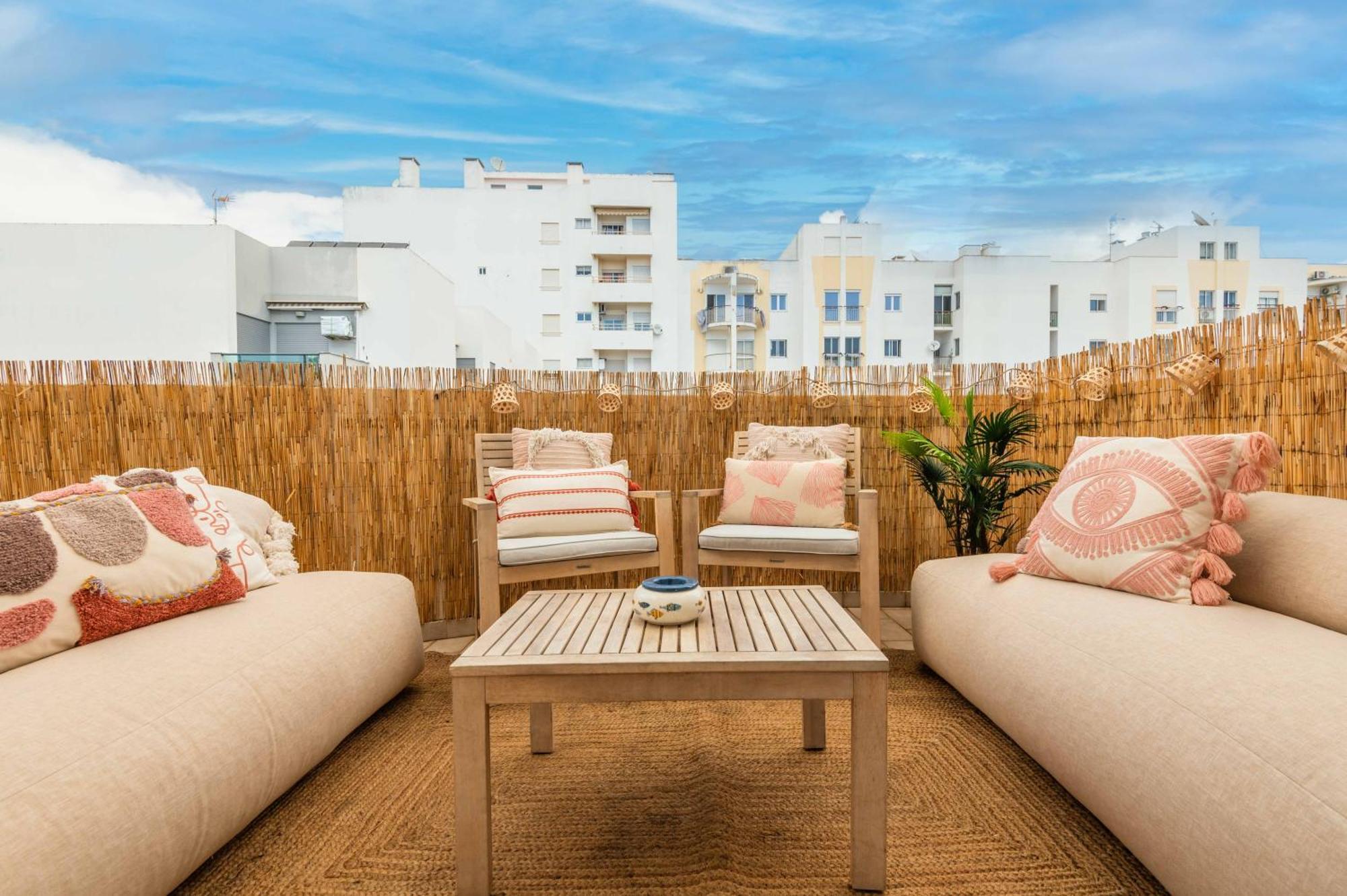 Flat With Ac, Wifi, Netflix, Balcony - 3 Min From The Beach Apartment Armacao de Pera Luaran gambar