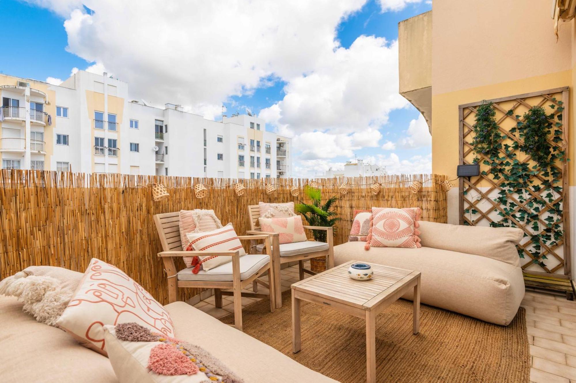 Flat With Ac, Wifi, Netflix, Balcony - 3 Min From The Beach Apartment Armacao de Pera Luaran gambar